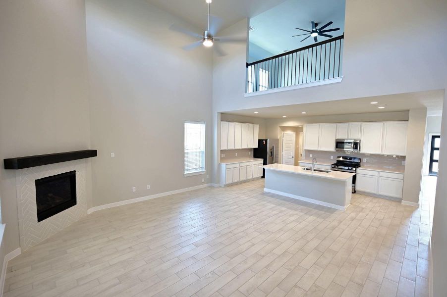 Spacious, unfurnished interior of a new home in Oakwood, Tomball (Image 19). Spacious, unfurnished interior of a new home in Oakwood, Tomball (Image 19).