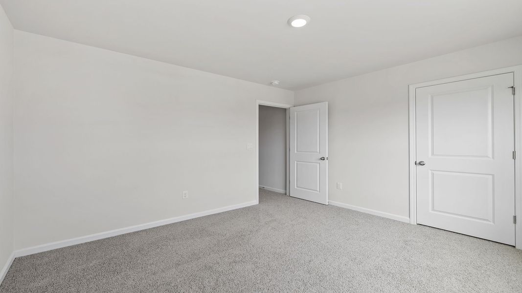 Spacious, unfurnished interior of a new home in Woodglen, Piedmont (Image 29).