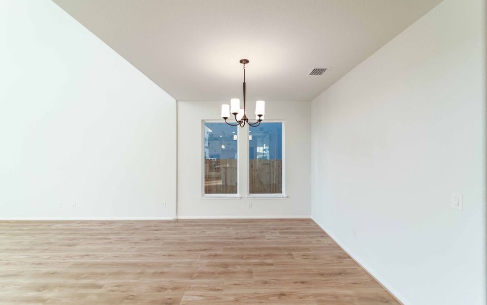 Spacious, unfurnished interior of a new home in Santa Rita Ranch, Georgetown (Image 19).