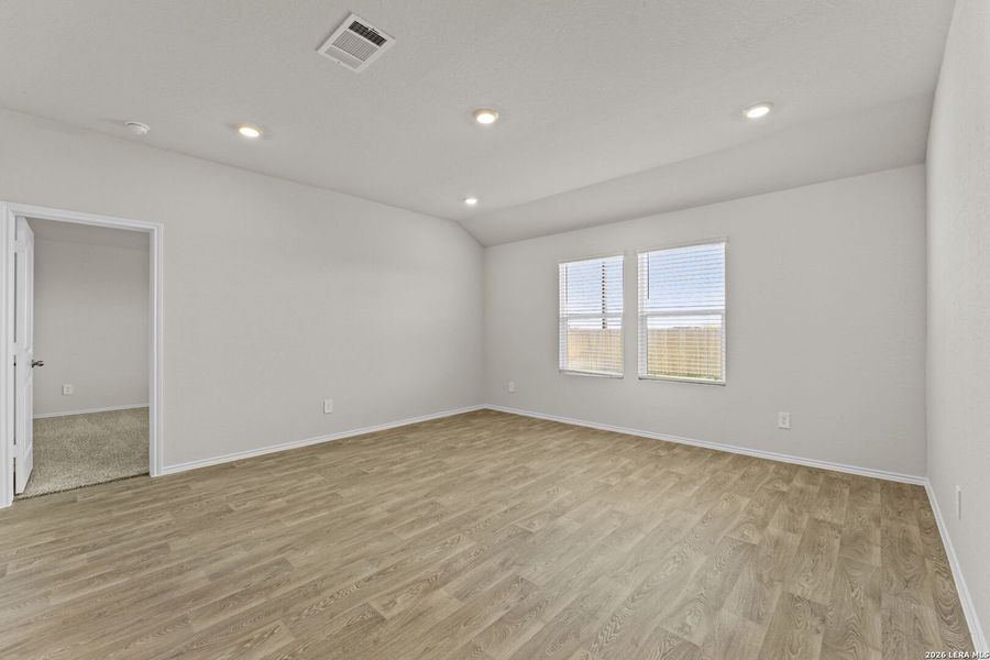 Spacious, unfurnished interior of a new home in Swenson Heights, Seguin (Image 16).