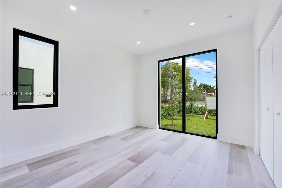 Spacious, unfurnished interior of a new home in , Hollywood (Image 18).