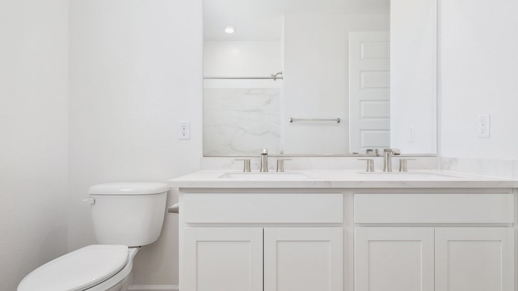 Representative interior finishes for a home built from the Apache by D.R. Horton in Zanjero Pass, Glendale (Image 13).