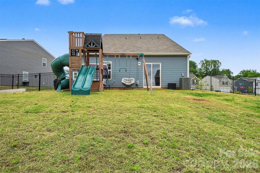 Exterior details and patio area of a home in Sullivan Farm, Statesville (Image 4).