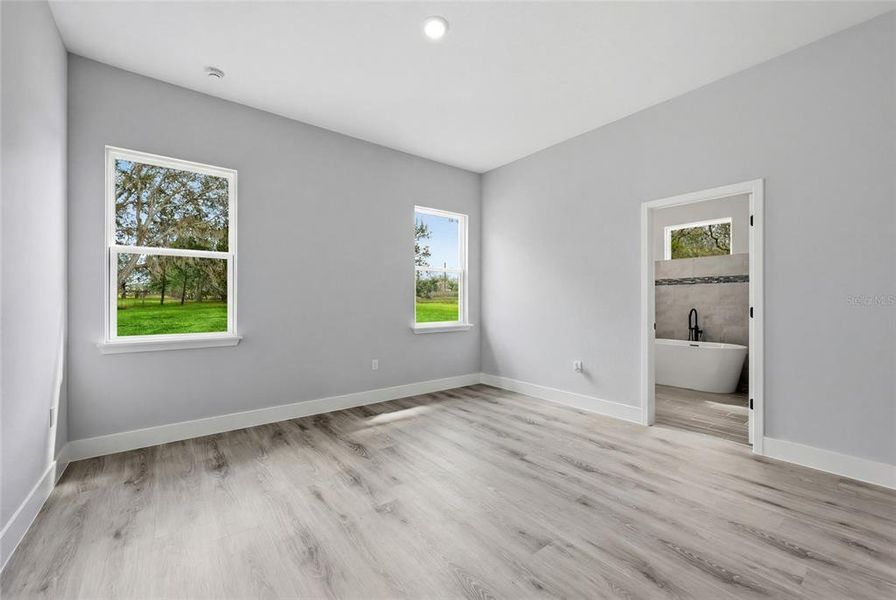 Spacious, unfurnished interior of a new home in , Ocala (Image 24).