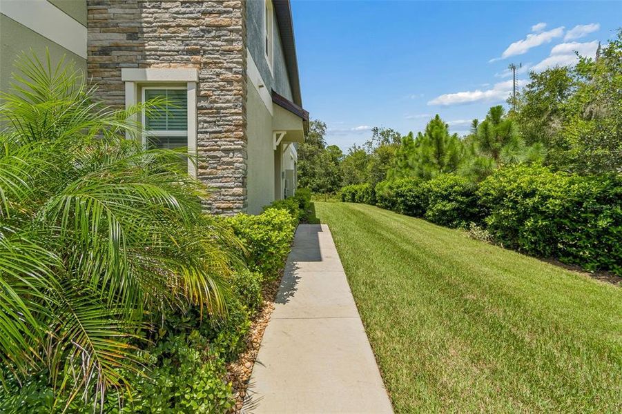 Exterior details and patio area of a home in , Land O' Lakes (Image 33).