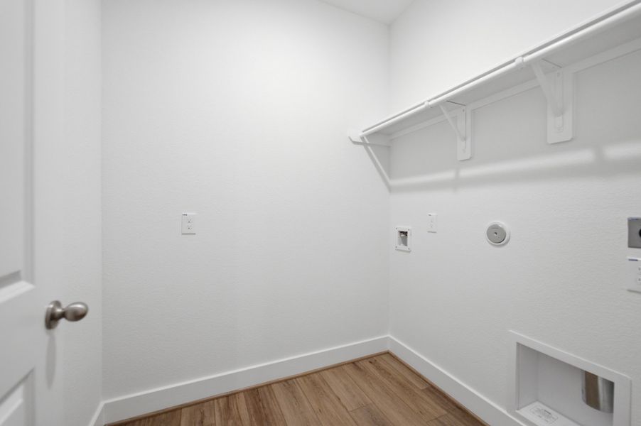 Spacious, unfurnished interior of a new home in Sierra Vista, Rosharon (Image 24).