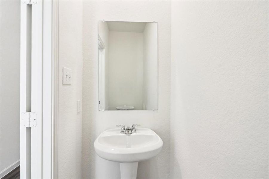 SL_Endeavor_Powder_Bathroom_a SL_Endeavor_Powder_Bathroom_a