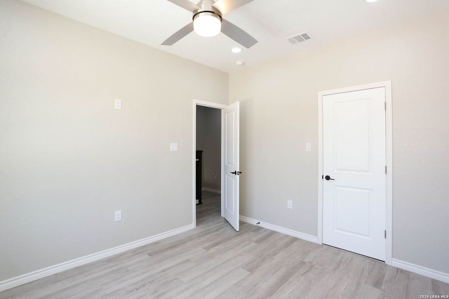 Spacious, unfurnished interior of a new home in , Canyon Lake (Image 23).