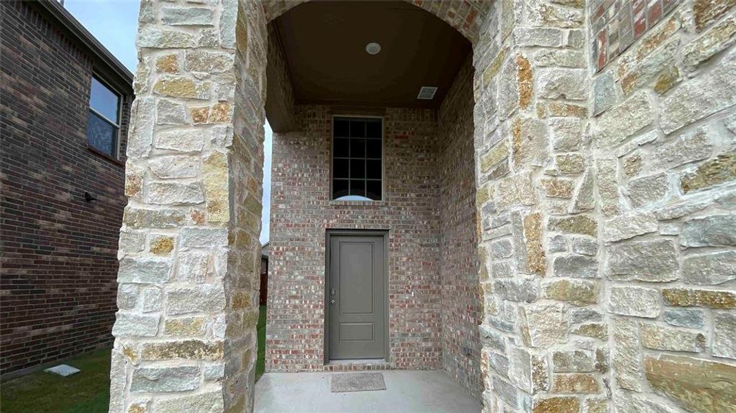 Exterior details and patio area of a home in Elevon, Lavon (Image 15).