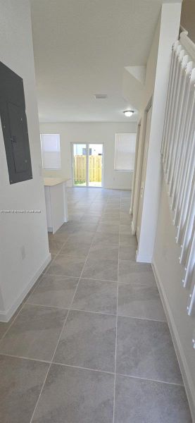 Spacious, unfurnished interior of a new home in Le Jardine, Florida City (Image 14).