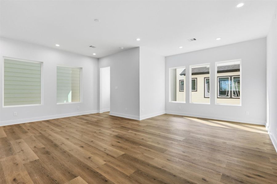 Spacious, unfurnished interior of a new home in , Houston (Image 27).