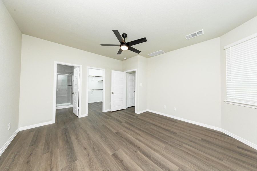 Spacious, unfurnished interior of a new home in Granger Pines, Conroe (Image 18).