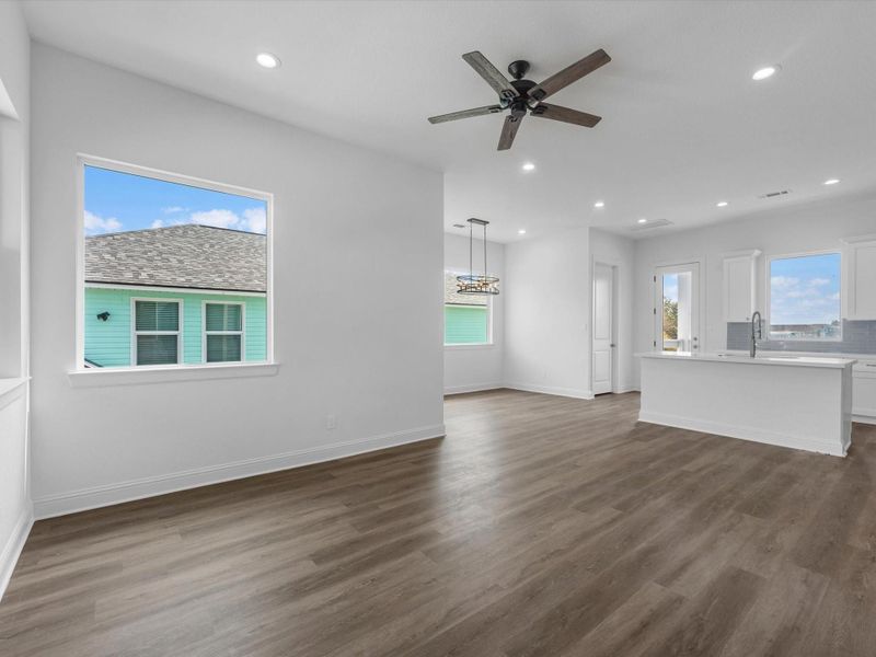 Spacious, unfurnished interior of a new home in , Galveston (Image 15).