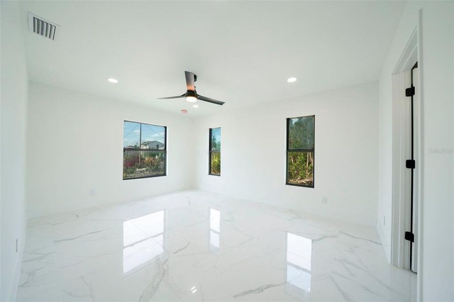 Spacious, unfurnished interior of a new home in , Punta Gorda (Image 32).