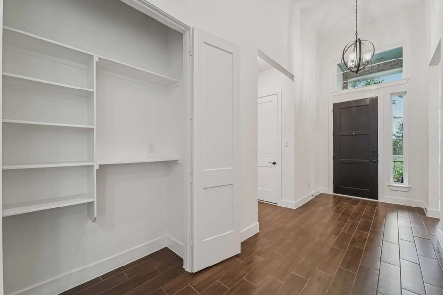 Spacious, unfurnished interior of a new home in Kresston, Montgomery (Image 6).