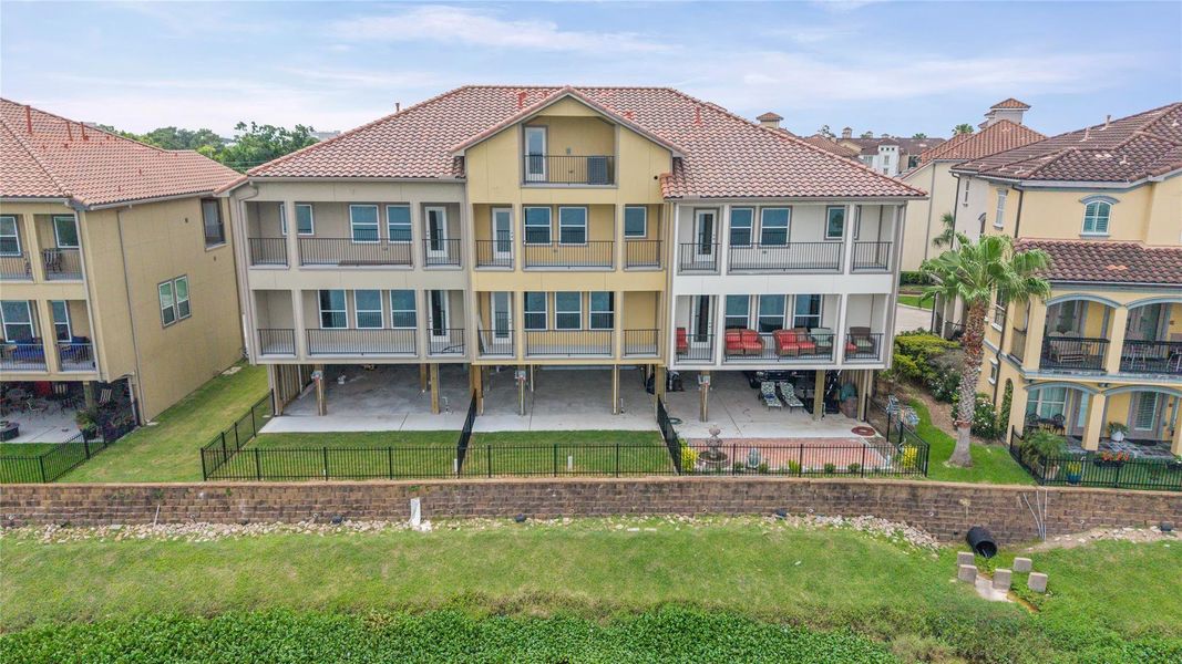 Home on the left of the 3 shown in picture Home on the left of the 3 shown in picture