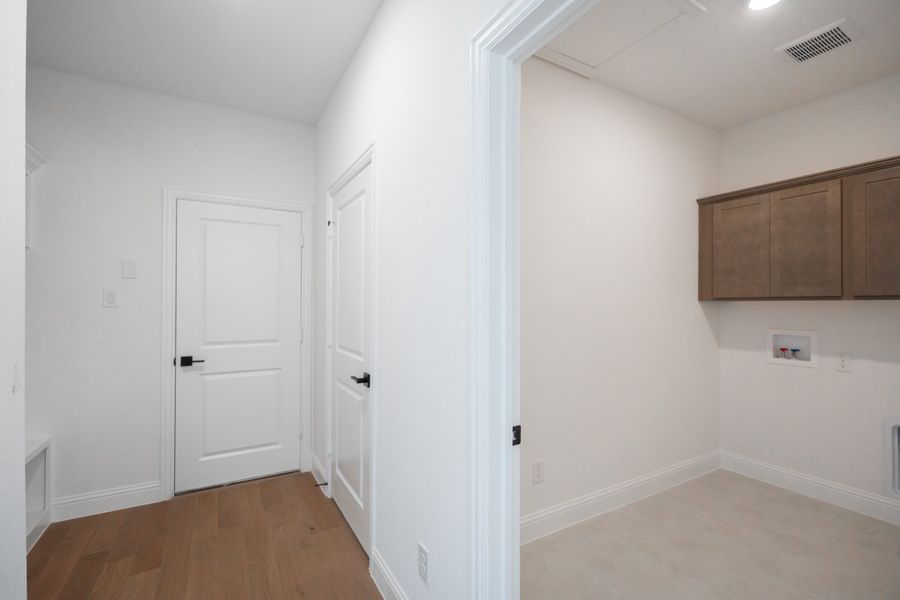Spacious, unfurnished interior of a new home in Treeline, Justin (Image 14). Spacious, unfurnished interior of a new home in Treeline, Justin (Image 14).