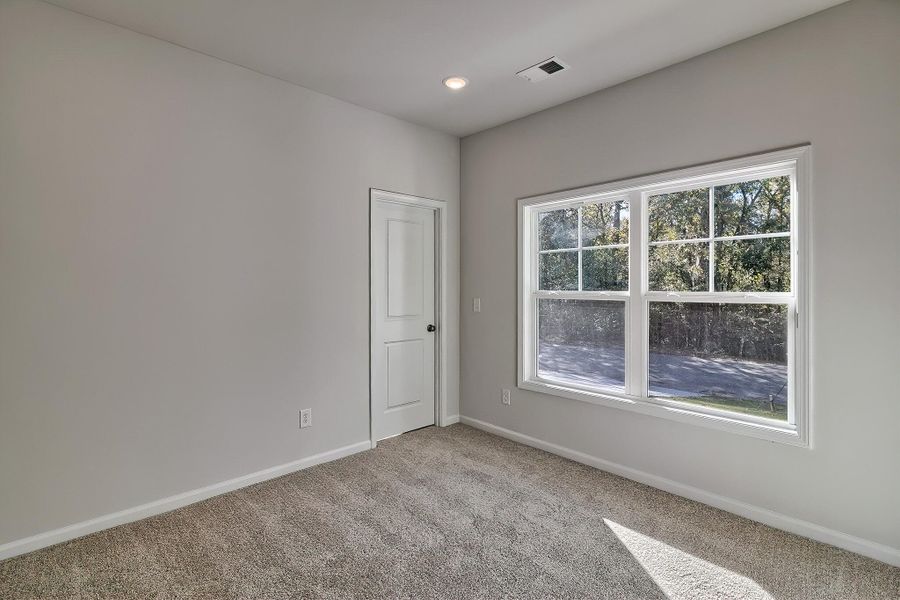 Spacious, unfurnished interior of a new home in , Orangeburg (Image 29).