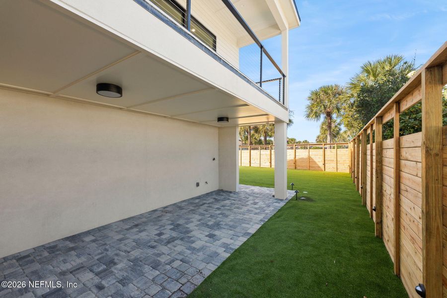 Exterior details and patio area of a home in , Jacksonville Beach (Image 28).