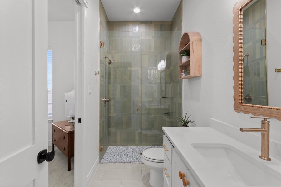Separate 4th Bedroom with full bath access. Separate 4th Bedroom with full bath access.
