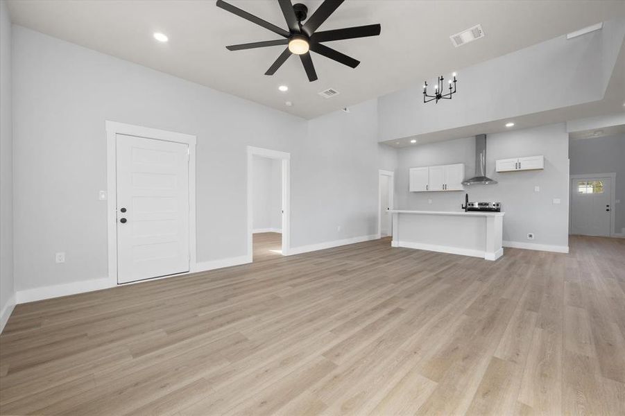 Spacious, unfurnished interior of a new home in , Granbury (Image 19).