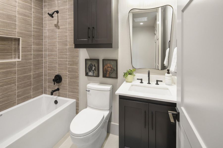 Furnished interior view inside a new home in , Bryan (Image 37).