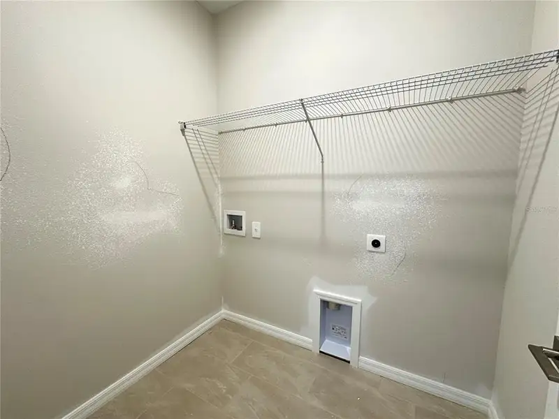 Spacious, unfurnished interior of a new home in Berry Bay, Wimauma (Image 10).