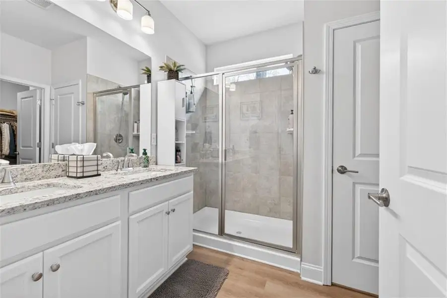 Furnished interior view inside a new home in , Hartwell (Image 10).