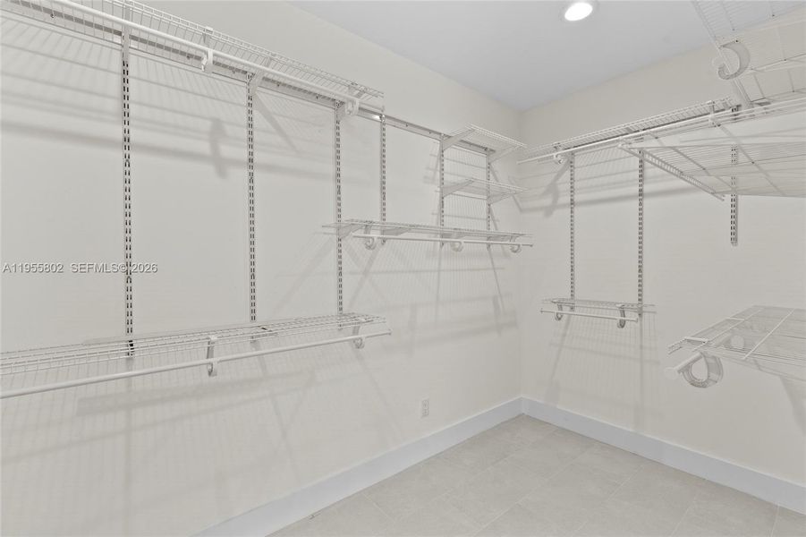Spacious, unfurnished interior of a new home in , Port St. Lucie (Image 25).
