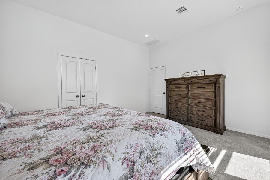 Spacious primary suite featuring abundant natural light and a cozy atmosphere, perfect for relaxation. Spacious primary suite featuring abundant natural light and a cozy atmosphere, perfect for relaxation.