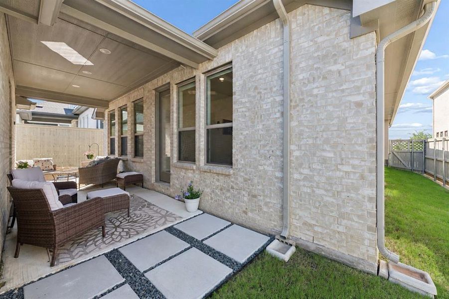 Exterior details and patio area of a home in , Northlake (Image 23).