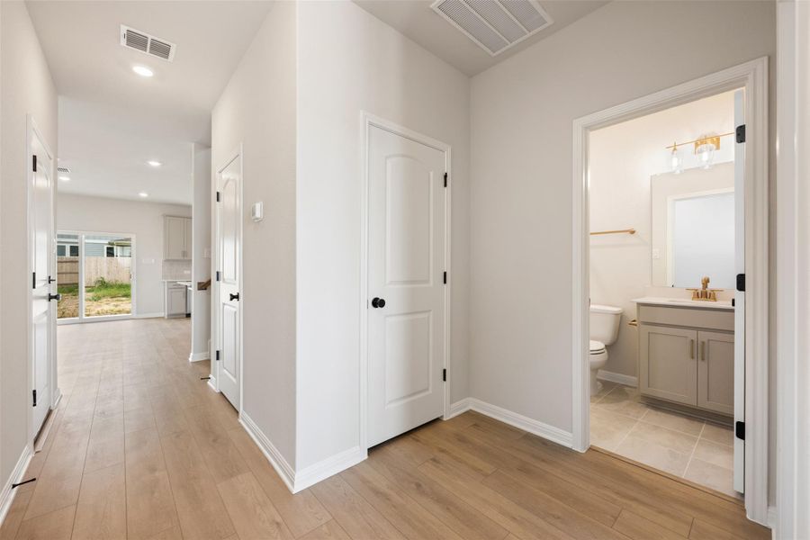 Spacious, unfurnished interior of a new home in Patterson Ranch, Georgetown (Image 18).