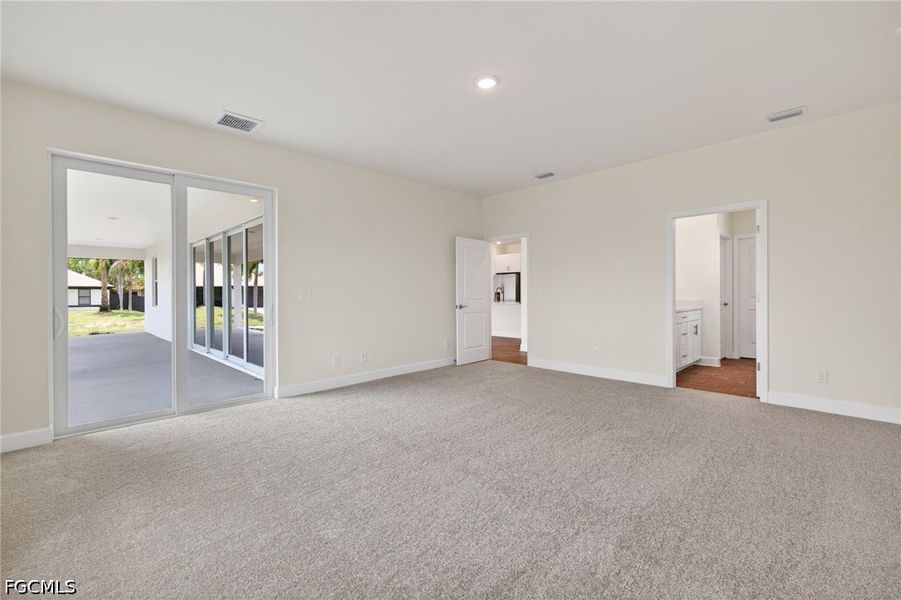Spacious, unfurnished interior of a new home in Cape Coral, Cape Coral (Image 23).