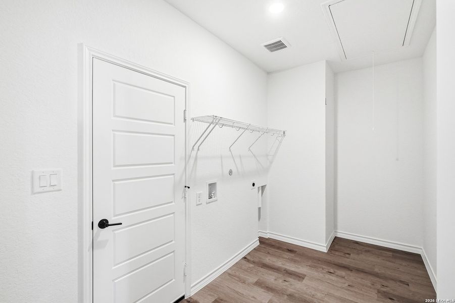 Spacious, unfurnished interior of a new home in Dove Song, Marion (Image 28).