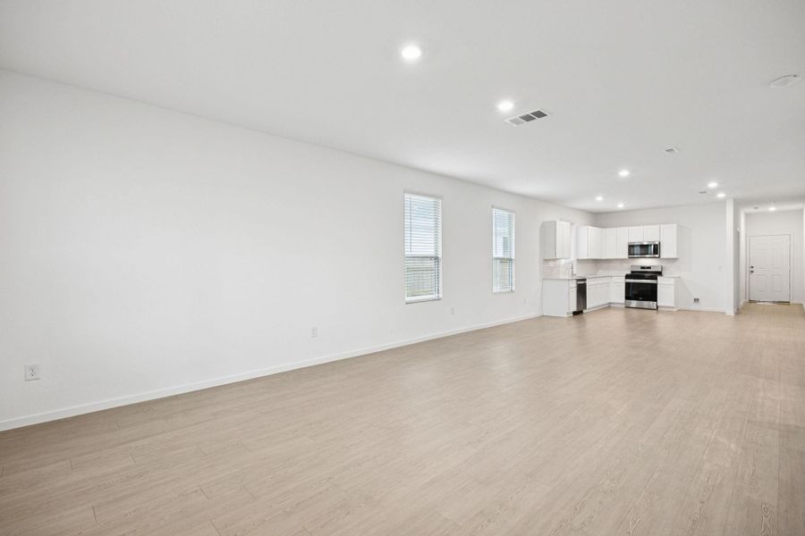 Spacious, unfurnished interior of a new home in Crosby Farms, Crosby (Image 15).