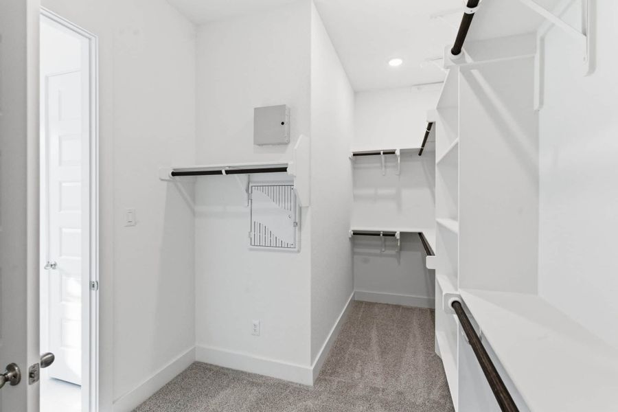 Spacious, unfurnished interior of a new home in Buffalo Crossing, Cibolo (Image 29).