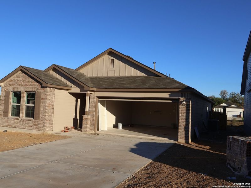 Image 34 of a home in Agave.
