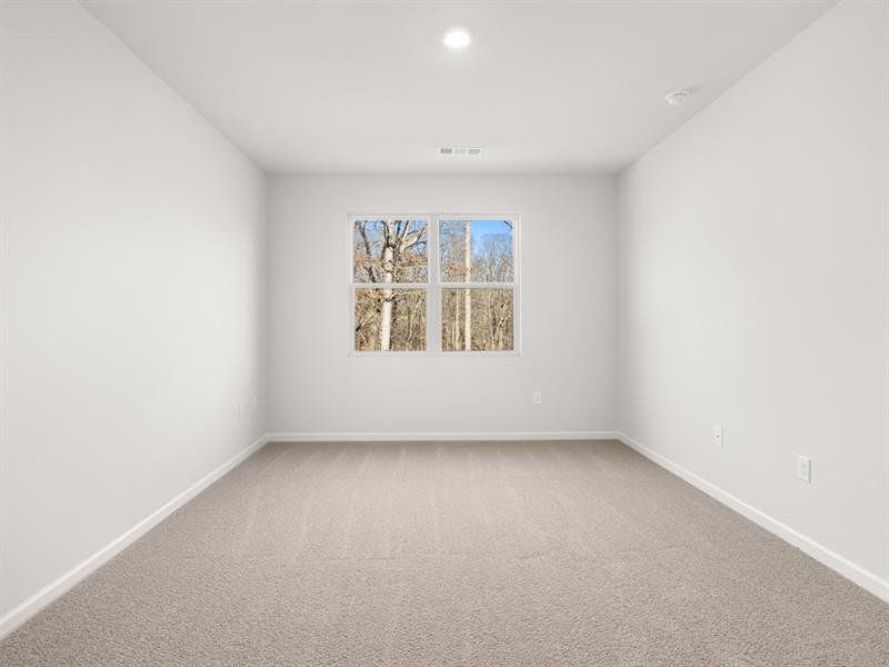 Spacious, unfurnished interior of a new home in Falcon Landing, Gainesville (Image 13).