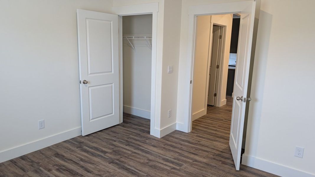 Spacious, unfurnished interior of a new home in Saint Andrews Garth, Kingsport (Image 20).