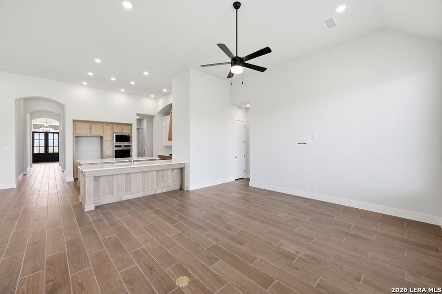 Spacious, unfurnished interior of a new home in Briggs Ranch, San Antonio (Image 19).