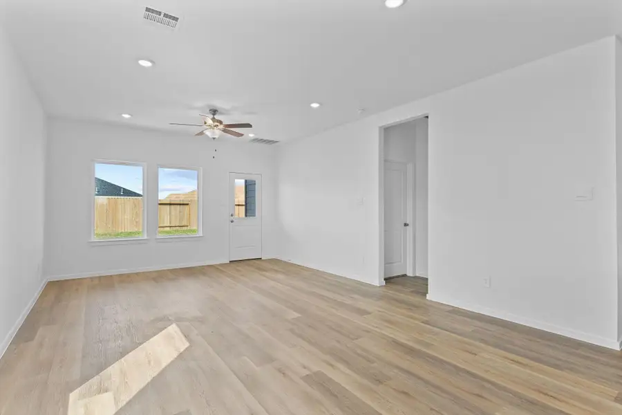 Spacious, unfurnished interior of a new home in Watermark, Alvin (Image 16). Spacious, unfurnished interior of a new home in Watermark, Alvin (Image 16).