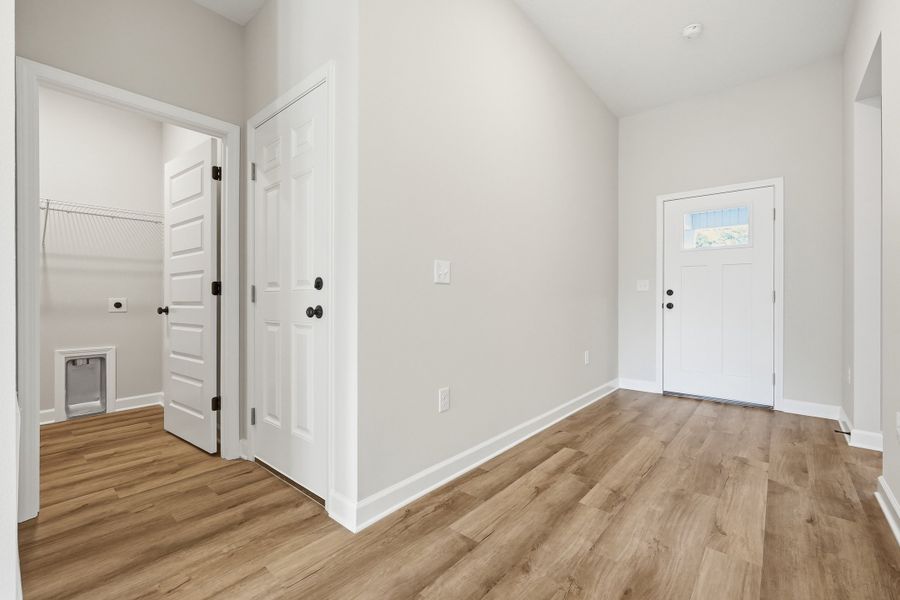 Spacious, unfurnished interior of a new home in Barton's Bend, Crestview (Image 21).