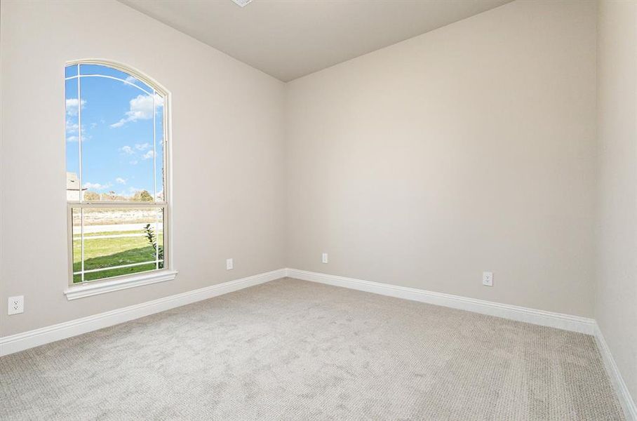 Spacious, unfurnished interior of a new home in Ten Mile Creek Estates, DeSoto (Image 28).