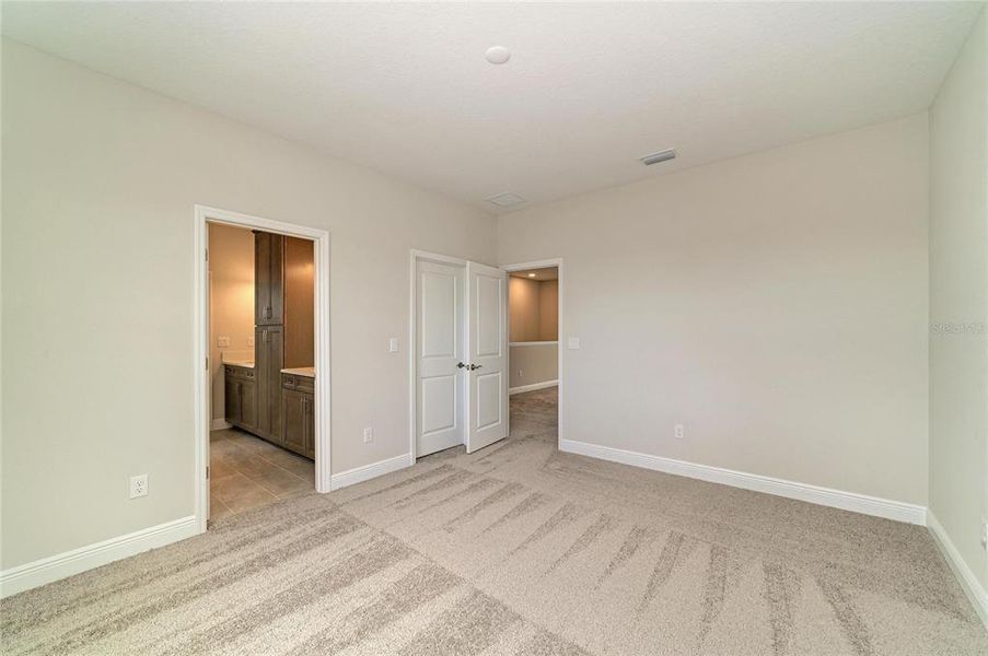 Spacious, unfurnished interior of a new home in North River Ranch, Parrish (Image 23).