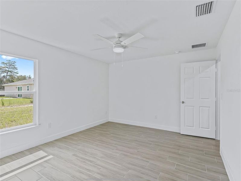 Spacious, unfurnished interior of a new home in , Ocala (Image 26).
