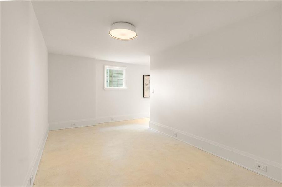 Spacious, unfurnished interior of a new home in , Atlanta (Image 25).