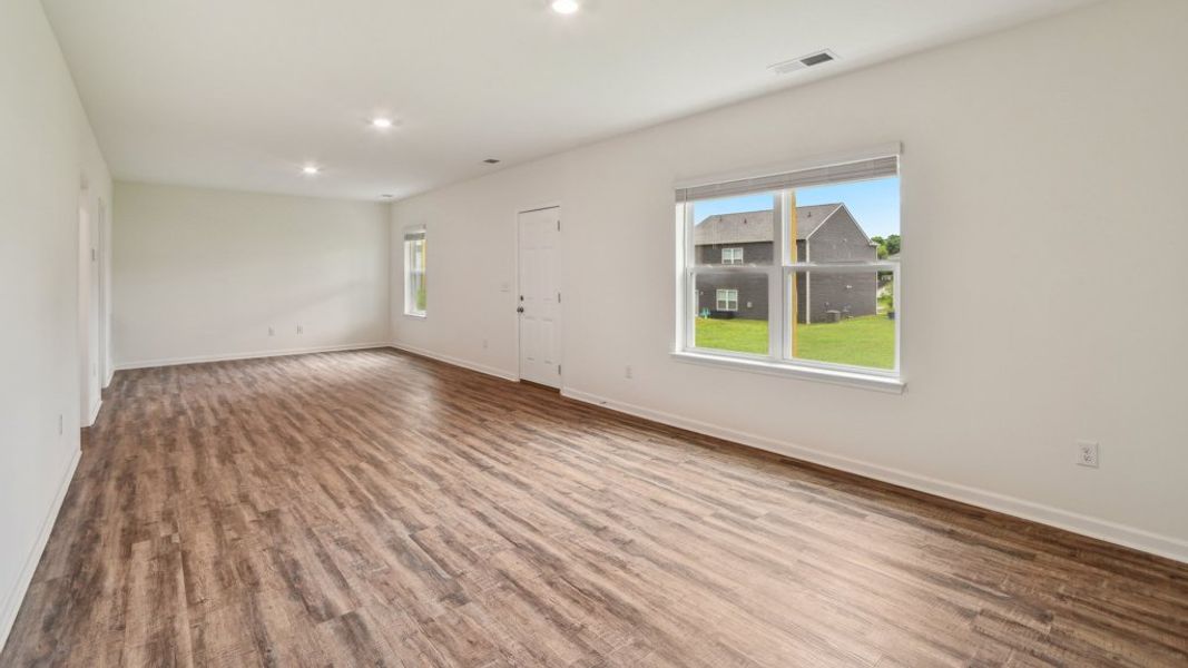 Spacious, unfurnished interior of a new home in Beechwood Meadows, Johnson City (Image 19).