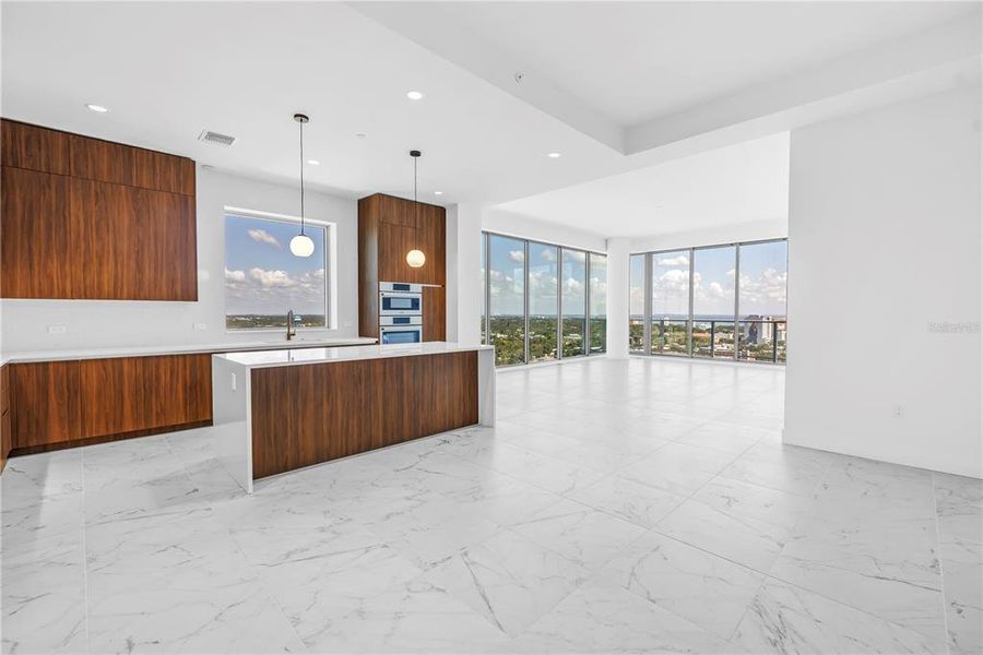 Spacious, unfurnished interior of a new home in , St. Petersburg (Image 28).