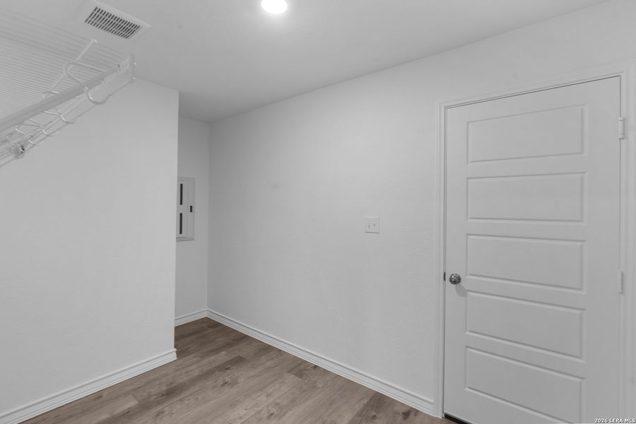 Spacious, unfurnished interior of a new home in Horizon Ridge, San Antonio (Image 13).