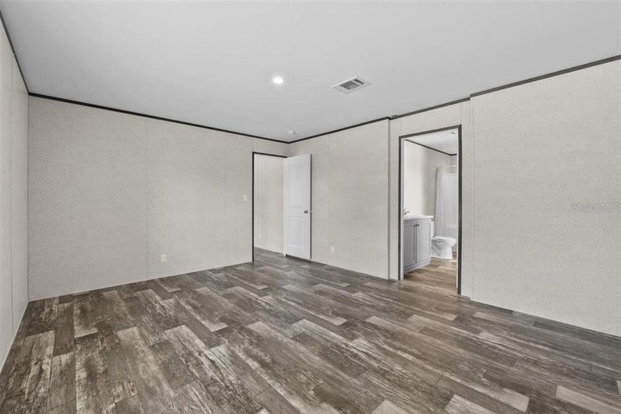 Spacious, unfurnished interior of a new home in , Fort McCoy (Image 15).